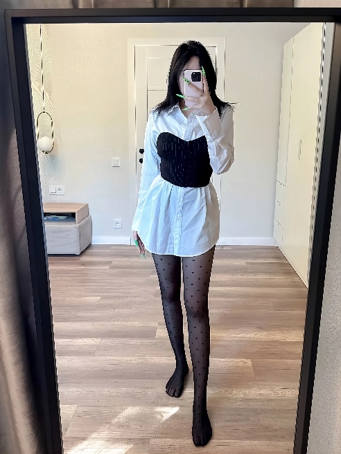Приветик дорогой гость 😘



Давай знакомиться!!







Меня зовут Вика! 



Прошу любить и жаловать и не обижать 😚😚😚



Я еще совсем моло...