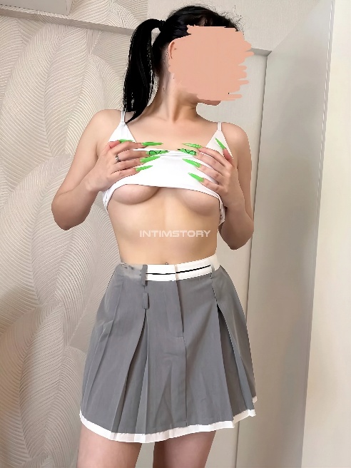 Приветик дорогой гость 😘



Давай знакомиться!!







Меня зовут Вика! 



Прошу любить и жаловать и не обижать 😚😚😚



Я еще совсем моло...