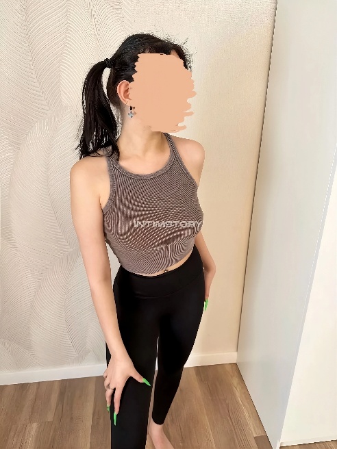Приветик дорогой гость 😘



Давай знакомиться!!







Меня зовут Вика! 



Прошу любить и жаловать и не обижать 😚😚😚



Я еще совсем моло...