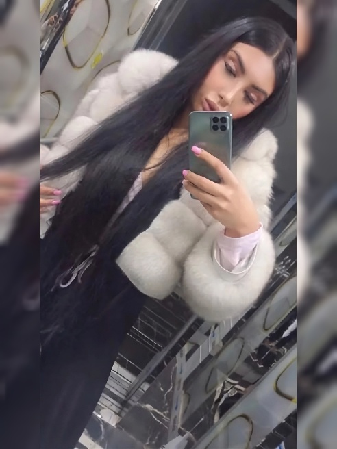 Привет ! Меня зовут Мари, готова приехать к тебе в гости и украсить твое и свое время) Веселая и энергичная жгучая брюнетка без комплексо...