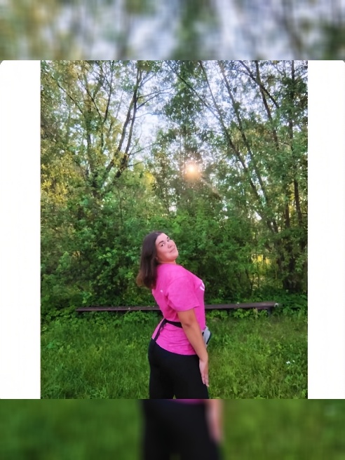 Сладкая девочка)🌺Шатенка с карими глазами)Окончила университет по специальности тренер по лыжному спорту.Люблю путешествовать и веду акти...