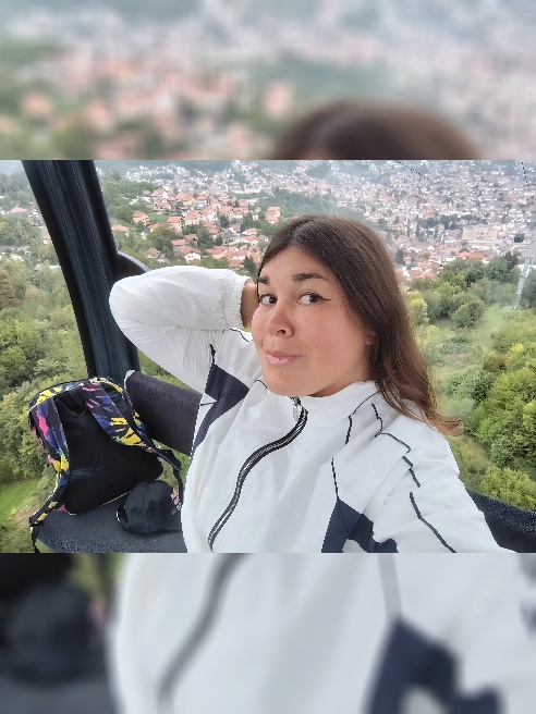 Сладкая девочка)🌺Шатенка с карими глазами)Окончила университет по специальности тренер по лыжному спорту.Люблю путешествовать и веду акти...