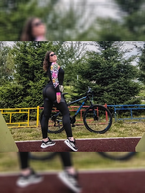 Сладкая девочка)🌺Шатенка с карими глазами)Окончила университет по специальности тренер по лыжному спорту.Люблю путешествовать и веду акти...