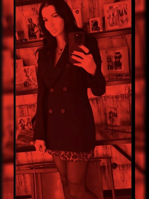 Привет) Рада знакомству🖤

Новенькая на данном ресурсе

У меня очень красивая грудь и фигура  🔥


			
				var txtTop = document.getElement...