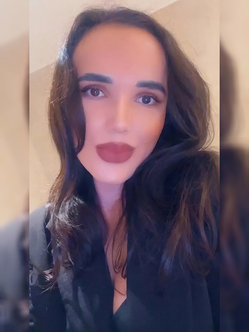Обожаю член и у меня текут слюни 🤤 когда я вижу его, приди и отжарь меня как следует !!!! Жду вас моя мужчины 