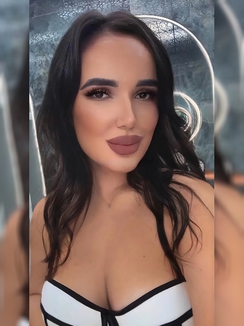 Обожаю член и у меня текут слюни 🤤 когда я вижу его, приди и отжарь меня как следует !!!! Жду вас моя мужчины 