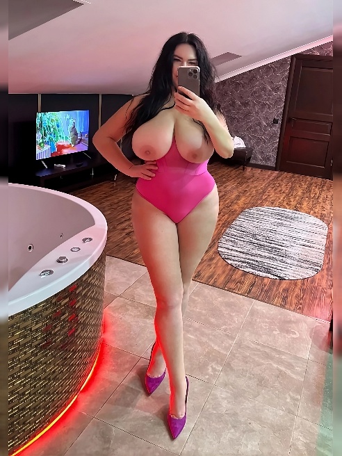 Красивая,ухоженная с аппетитными формами,жду в гости или приеду к Вам,для взаимного удовольствия)Для удобства есть подземный паркинг)...