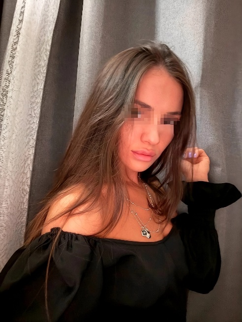 🔥🍒🔥🍒Твои руки жадно скользят по моему телу — властные, уверенные, не оставляющие ни шанса спрятать хоть сантиметр.

Я вся горю под твоими...