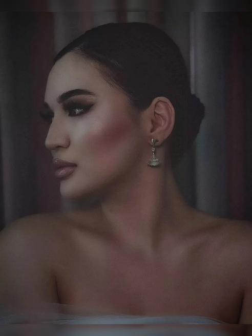💋🔥Я чувствую, как твои руки уверенно блуждают по моему телу, и от каждого прикосновения у меня перехватывает дыхание.

Ты скользишь по мо...