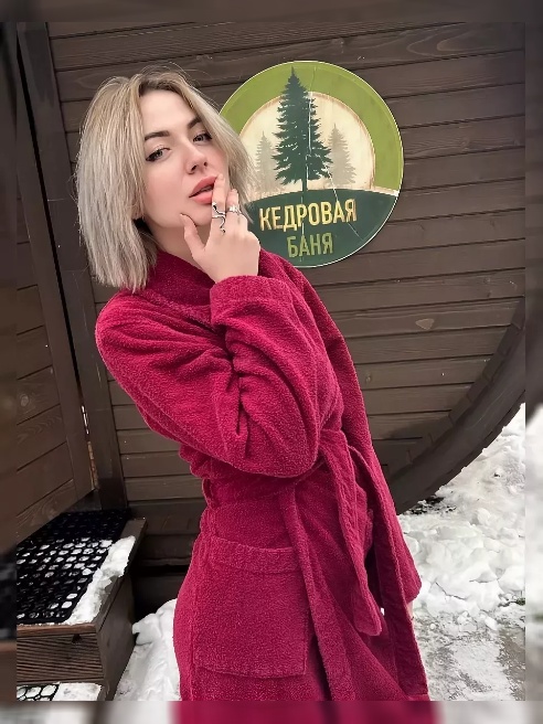 Люблю когда долбят в рот на весь размер, когда придерживают голову)Есть видосики извращений )))))Люблю анальчик, люблю когда обоссывают л...