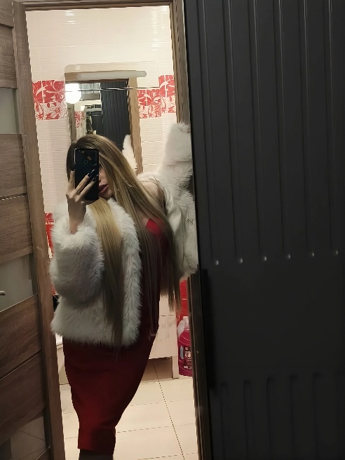 Здравствуйте, меня зовут Валерия 🥰 многие меня считают строгой🥸 и сексуальной училкой  👩🏫 на самом деле во мне кроется нежность 😌 и сексу...