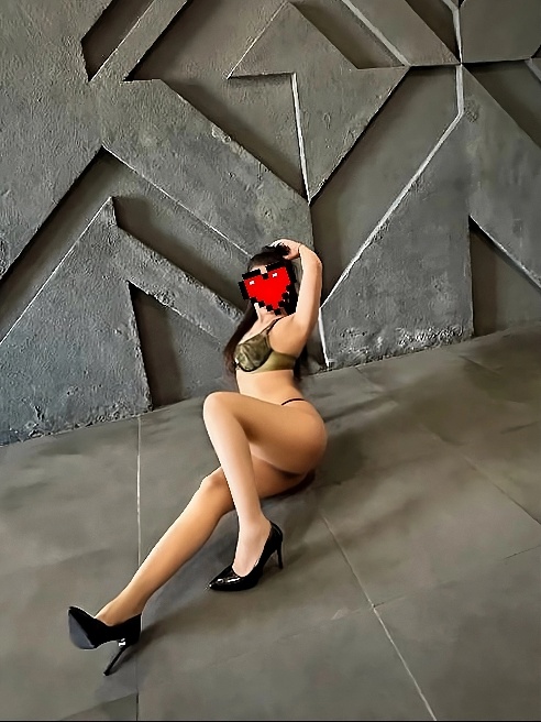 Горячая брюнетка украсит твой досуг. Не салон! 💋💋💋💋😘😘