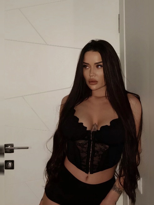 Привет, познакомимся? 💦😇



Я Аня - яркая, жаркая, сочная и игривая 😈 👅девушка с красивой фигурой и тату.



Обо мне

Молода, красива и у...