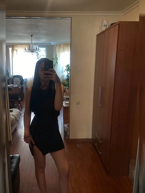 🔥 Я огонь, а ты искра, что разжигает меня сильнее с каждым словом. 💋 Наши губы не могут просто так встретиться — они танцуют в страсти, о...