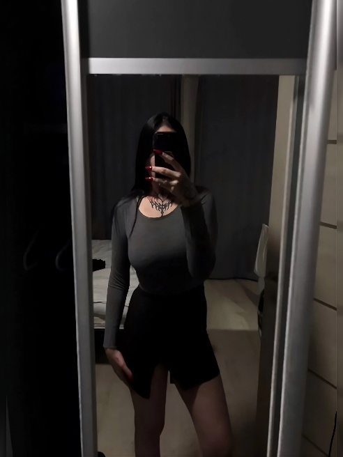 🔥 Я огонь, а ты искра, что разжигает меня сильнее с каждым словом. 💋 Наши губы не могут просто так встретиться — они танцуют в страсти, о...