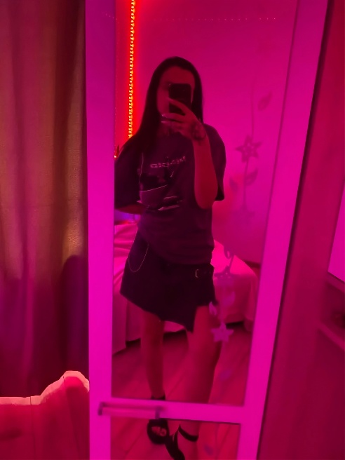 🔥 Я огонь, а ты искра, что разжигает меня сильнее с каждым словом. 💋 Наши губы не могут просто так встретиться — они танцуют в страсти, о...