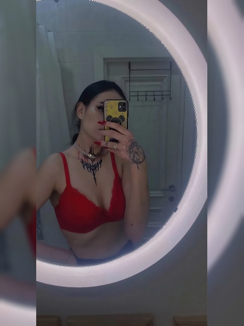 🔥 Я огонь, а ты искра, что разжигает меня сильнее с каждым словом. 💋 Наши губы не могут просто так встретиться — они танцуют в страсти, о...