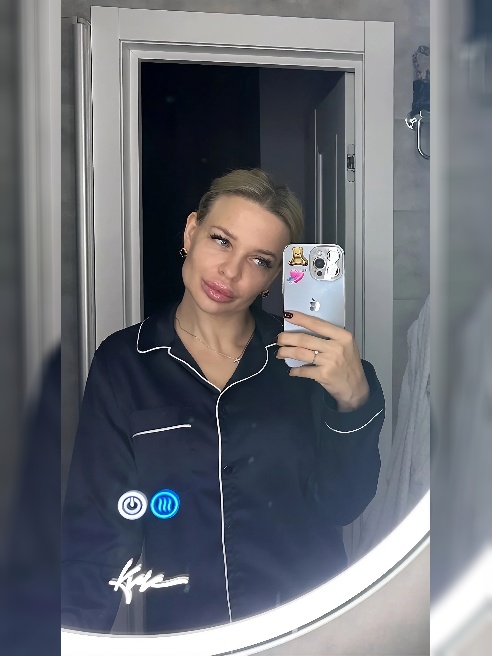 Идеальная любовница!



Своя натуральная стоячая грудь (5 🔥) , не рожавшая , с узкой киской 👅💦

Невероятно сексуальная попа 

Прекрасное,...