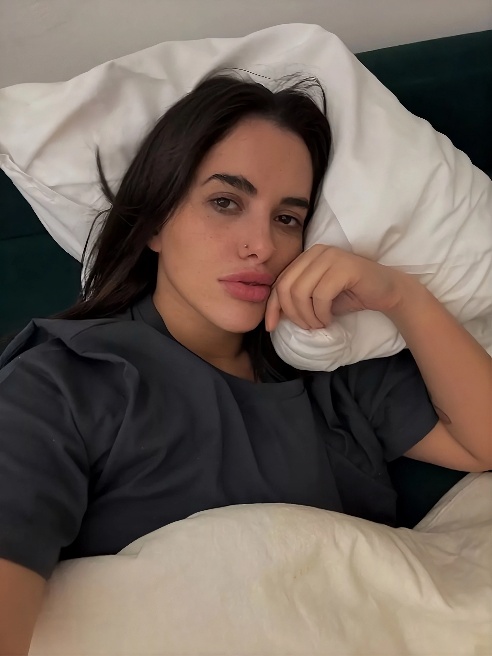 Меня зовут Яся , мне 24 года буду рада видеть тебя у себя ❤ Надеюсь я стану N 1 в твоём списке ☺☺☺



-Я брюнетка с роскошными длинными в...