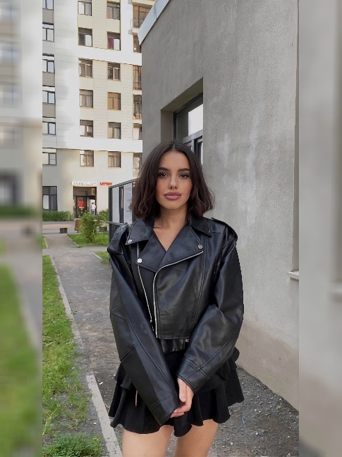 Меня зовут Яся , мне 24 года буду рада видеть тебя у себя ❤ Надеюсь я стану N 1 в твоём списке ☺☺☺



-Я брюнетка с роскошными длинными в...