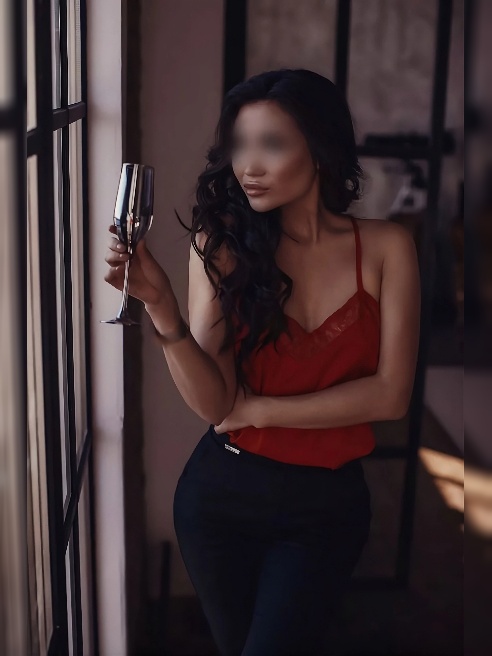 Привет, милый! 🌹 Я Анна, и я здесь, чтобы превратить твои желания в реальность. Со мной ты ощутишь, что такое настоящий восторг и страсть...