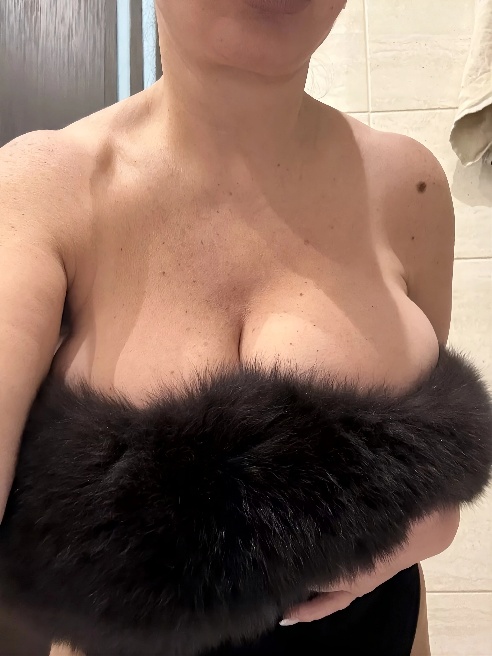 Своя натуральная грудь для любителей природной красоты ❤❤❤❤❤,очень красивая  внешность 