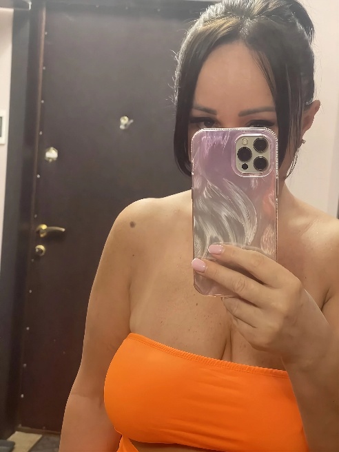 Своя натуральная грудь для любителей природной красоты ❤❤❤❤❤,очень красивая  внешность 
