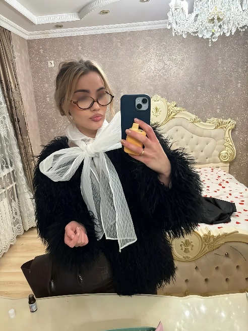 Меня легко соблазнить — членом и деньгами, да, я такая 😘💸

Обожаю секс, свободу и мужчин, которые умеют хотеть и брать 💕

У меня идеально...
