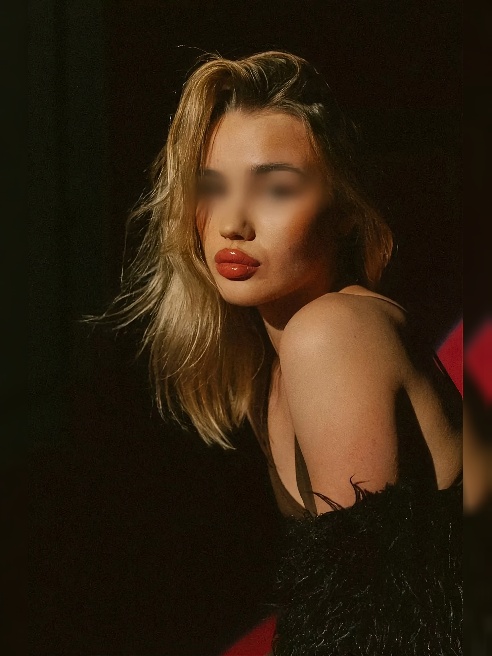 Меня легко соблазнить — членом и деньгами, да, я такая 😘💸

Обожаю секс, свободу и мужчин, которые умеют хотеть и брать 💕

У меня идеально...