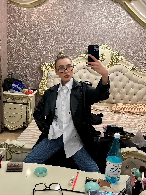 Меня легко соблазнить — членом и деньгами, да, я такая 😘💸

Обожаю секс, свободу и мужчин, которые умеют хотеть и брать 💕

У меня идеально...