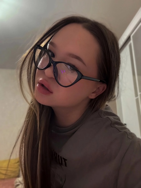 Заснимем вместе видео для твоего личного архива либо сделаем фотографии?)🤳 

Так же есть видео-свет

 