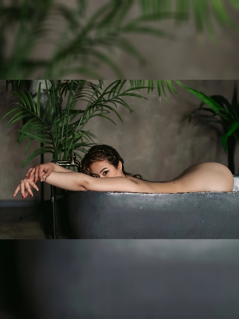 Я -молодая девочка ,которая многое не пробовала 😃Жду тебя мой тигр 🐅 с тобой, я готова экспериментировать все виды удовольствия 👅👄