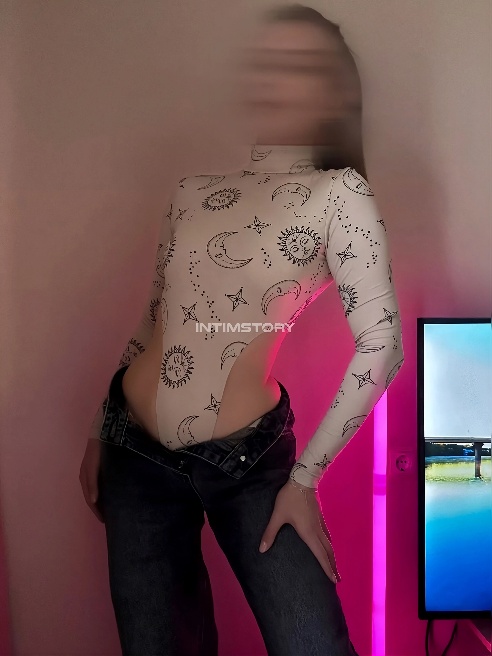 Люблю, когда берут уверенно, с жадностью 🤤🤍 Когда я не могу сдержать стоны, а ты — свои руки 🤭
