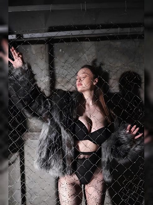 Мой дорогой, я здесь, чтобы тебя очаровать 🥰

Я та, кто с первого взгляда заставляет сердце трепетать 💖 Мои контуры это поэзия, а каждое...