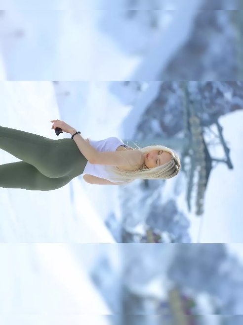 Стройная, нежная и слегка наивная в приятном смысле🥺💖Хочу объятий, внимания и тех маленьких моментов, от которых щёки розовеют✨