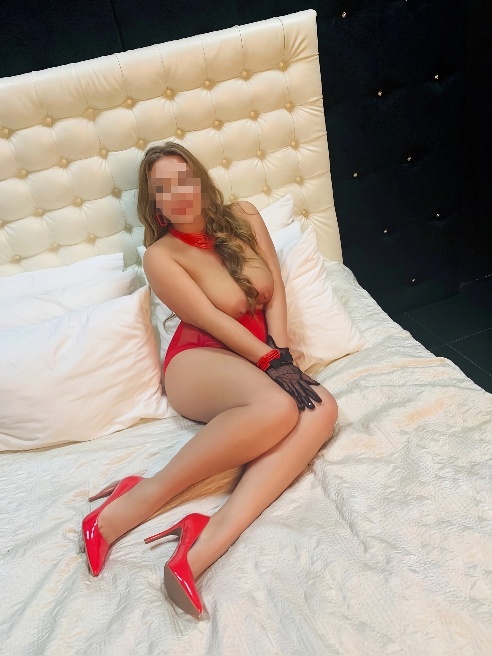 Голубоглазая обольстительница с шикарной грудью 😍

Приглашаю в гости щедрых, адекватных мужчин!

Трахаться люблю❤️