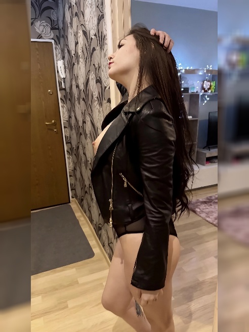 Привет ! Лови Новые фоточки без ретуши и сделаны на телефон ! Никаких студий и проф освещения 🔥.  Могу одеть что то из  белья как на фот...