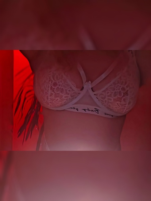 Жду звоночков в указанное время 💋всегда в хорошем настроении. Мои пышные формы приятно порадуют тебя, обажаю менять наряды, большой выбор...