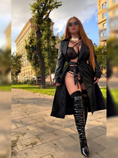 Я обожаю носить платья в обтяжку и глубокое декольте, чтобы с каждым шагом моя грудь 5го размера соблазнительно колыхалась на радость окр...