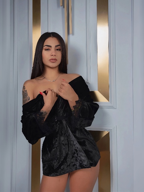 🔥 Зара



"Dios mío, papi... Вижу, как твой взгляд прилип к моим redondas caderas😏 Хочешь, чтобы эта попка танцевала специально для тебя?...