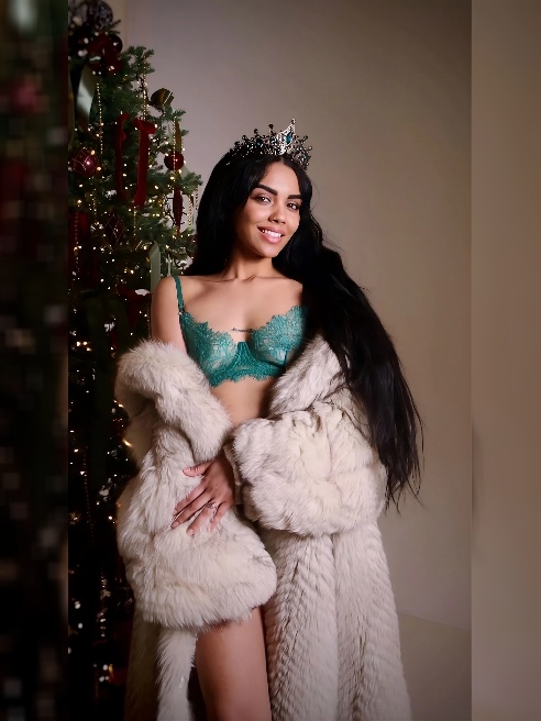 💃 ¡Hola, mi amor! Я — твоя испанская мечта, Моника. 



Хрупкая, стройная кубинка с повадками дикой кошки — и да, я так и хочу присесть т...