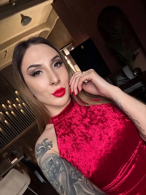 Иногда я позволяю себе быть чуть смелее 😈 Немного провокации делает встречу намного интереснее 💄 Иногда я позволяю себе быть чуть смелее 😈 Немного провокации делает встречу намного интереснее 💄