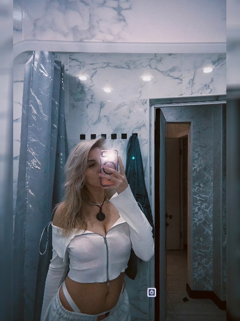 Я — воплощение тайного желания и сладкого соблазна 🔥💋 Со мной легко забыть о стеснении и позволить фантазиям выйти наружу 😏✨ Люблю флирт,...