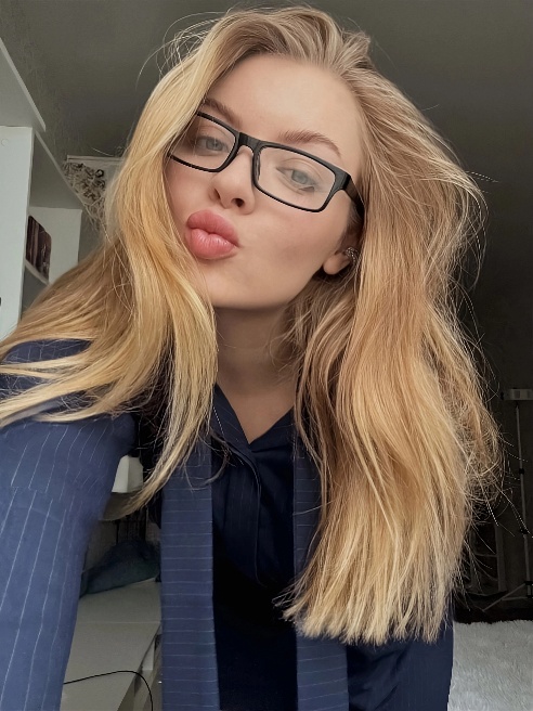 Дразни меня, не давая кончить, я это очень люблю, ведь потом я начну умолять Тебя войти в меня и жестко оттрахать🔥@Sofa_mur_s
Есть бес... Дразни меня, не давая кончить, я это очень люблю, ведь потом я начну умолять Тебя войти в меня и жестко оттрахать🔥@Sofa_mur_s
Есть бес...