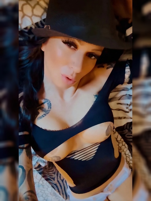 Я🥰 – это чистый соблазн: 😋тело, где каждый изгиб – как карта к наслаждению, 💦а мои движения – это вызов, от которого кровь кипит ещё до с...