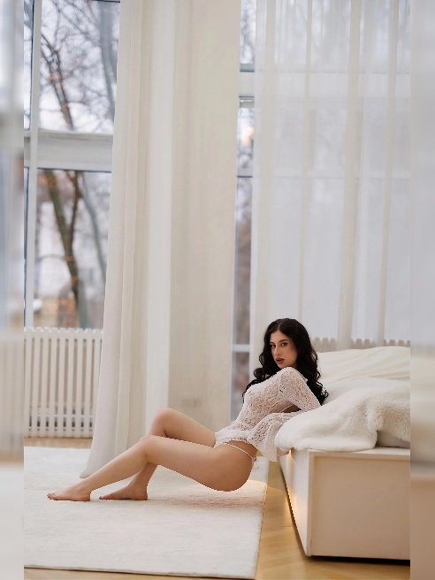 Привет, мой дерзкий принц! 👑 Я — та самая горячая брюнетка Алекса , что превратит твои фантазии в реальность с намеком на дерзость. Росто...
