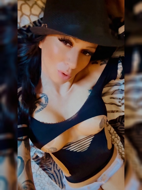 Я🥰 – это чистый соблазн: 😋тело, где каждый изгиб – как карта к наслаждению, 💦а мои движения – это вызов, от которого кровь кипит ещё до с...