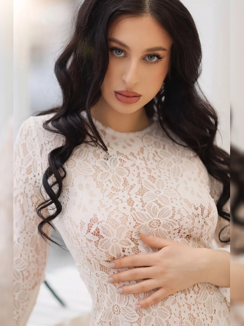 Меня зовут Алекса, и я люблю, когда мужчины очарованы моей естественной красотой. Я брюнетка с нежным взглядом, стройная, но с соблазните...