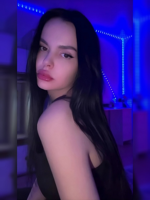 Каждое моё слово — это искра, что заставляет твоё тело гореть 🔥 Ты не можешь устоять перед этим жаром, а я не могу остановиться, пока не...