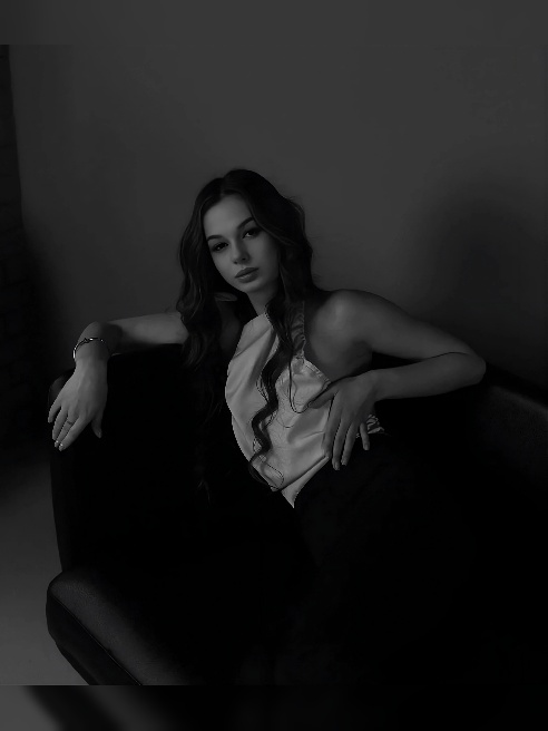 Привет, я Лиза 🌹



Ты — будто запретное вино, от одного глотка которого кружится голова.  

Когда я думаю о тебе, у меня учащается пульс...